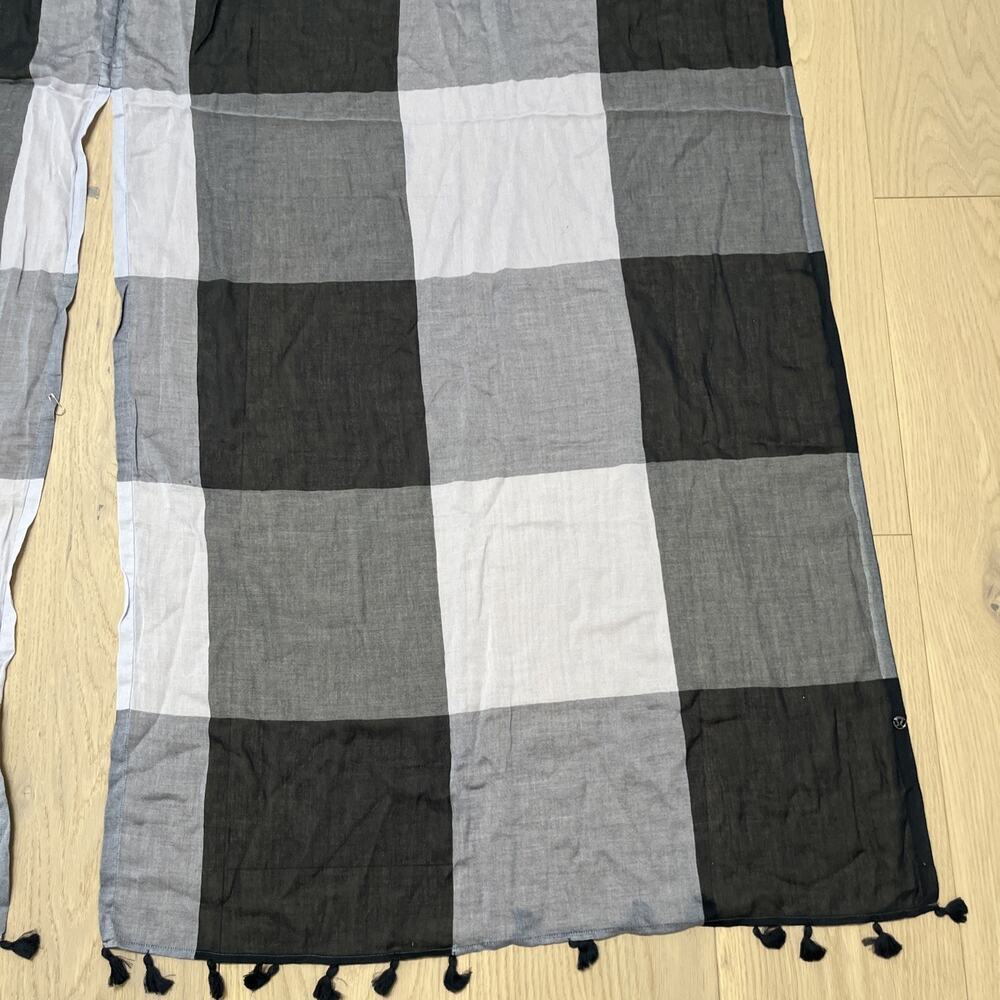 2015/2016 Black/Grey/White LULULEMON Sun to Moon Tassle Scarf - Picture 6 of 9